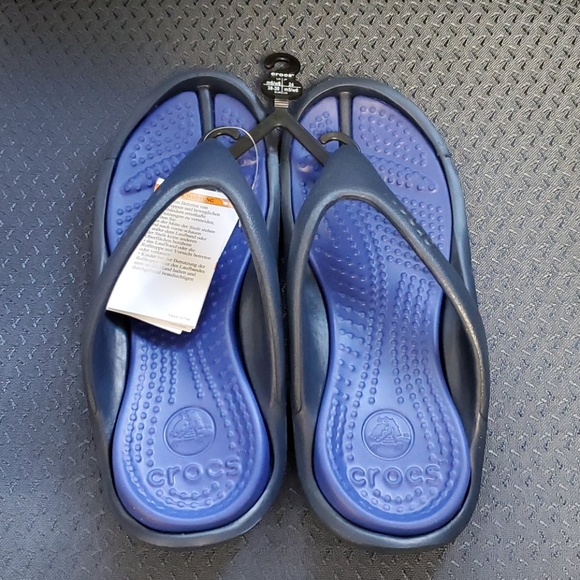 navy blue croc flip flops
